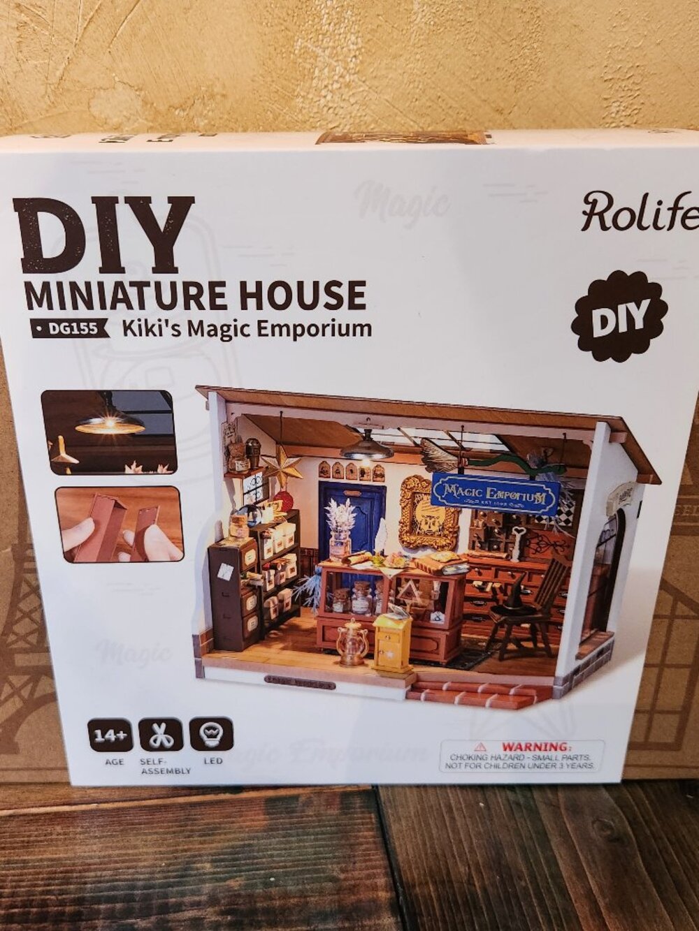 NEW IN BOX Kiki's Magic Emporium / DIY Miniature House